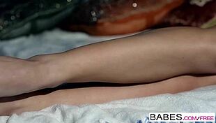 i watch babes succulent clip with nelly the skinny blonde nerd