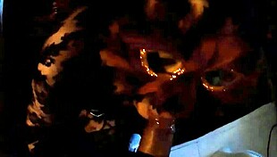 Sessão arriscada de chupada com amadora de peitos grandes em ação selvagem