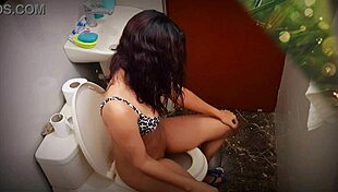 CAMARA ESCONDIDA spies on ARGENTINIAN BIKINI babe at BEACH house