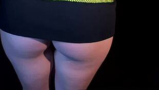 Sexy Dani Daniels masturbates her pussy and ass