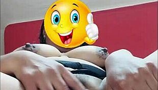 Estudiante Le Gusta Que La Vea Como Se Viene En La Cámara