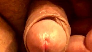 piroca mole no banheirao stroking big cock