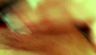 zorra gets wet and sends video to her boyfriend, teasing with shaved pussy