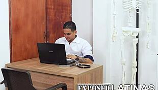 Показвам на мъжа си как чукам доктора силно