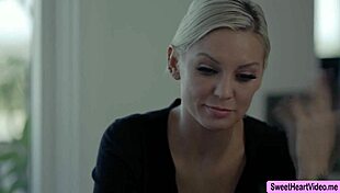 Curvy stepmom facesits teen stepdaughter