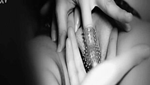 Lesbian threesome reaches orgasm