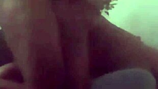 milf magrinha linda com bunda grande sente prazer fodendo no sofá com igor monstro carioca