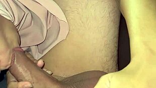 grabo a mi amiga mientras hace webcam en su coche