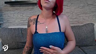 Amateur webcam girl invites you to whatsapp chat.