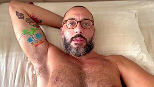 meteu mto na cuceta do mineiro e ainda gozou na cara