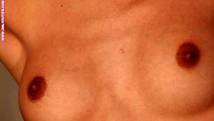 Demi A shows off her gym trim routine