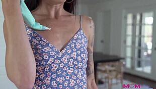 Stepmom charlie valentine wants creampie in doggystyle cowgirl and missionary