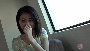 キンキーな楽しみをフローラルドレス姿の素晴らしいアジアンでヒント