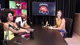 debora andrade chupa o pau do negro com tesao