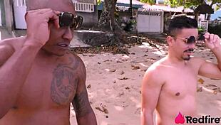 Personal gostosa fez dp com dois alunos bem dotados