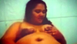 Fat BBW Mary Butterfly Aroused in Bath for Stranger