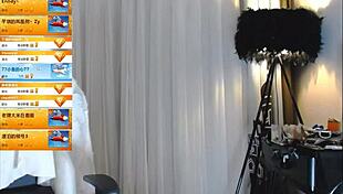 Candid moment: Mini's rush to expose herself