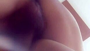 Vietnamese Girl Seduces Boyfriend in Motel!