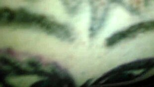 أحب أن يدخل زبي عميق في حلقها