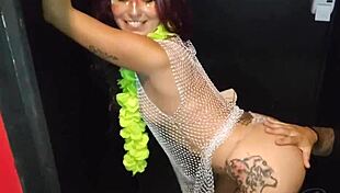 Dei meu pau pra argentina chupar no gloryhole completo no red