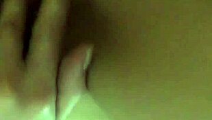 Vietnamese Girl Seduces Boyfriend in Motel!