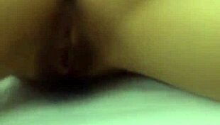 Vietnamese Girl Seduces Boyfriend in Motel!