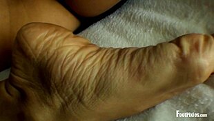 jade vixen slips off black hose for fun