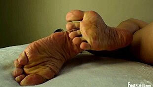 jade vixen slips off black hose for fun