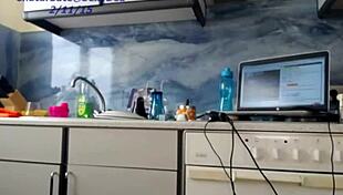 Hey, wanna see Sexydea squirting live on webcam right now?