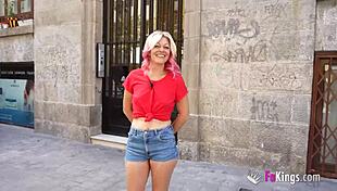 no summer without a kiss, sandra kisses random guys on the street and picks one up