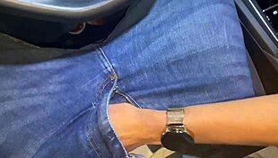 sexo en el coche con paja y follada en parking 🚗💦