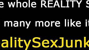 रील पॉर्नस्टार प्रो की तरह मैसी फैशियल लेती है