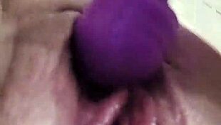 te gusta bebe como me toco con mi dildo while squirting