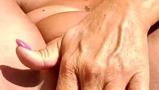 Milf's big pussy lips cumming hard 😈