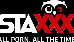 Coco velvett boldly takes black cock on sofa