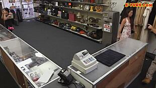 Amaterska beba dobi jebano v zastavljalnici