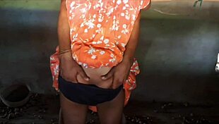 Ve vesnici bengálská horká sexy holka používá sex hračku ve fetiš videích