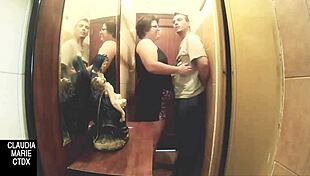 Follando a la gorda entre pared y pared