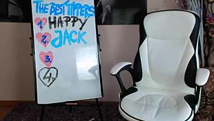 Watch this girl masturbate on cam! So hot!