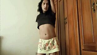 Watch this travesti slut dancing provocatively