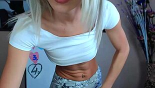 Watch this girl masturbate on cam! So hot!