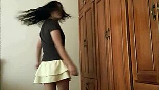 Watch this travesti slut dancing provocatively