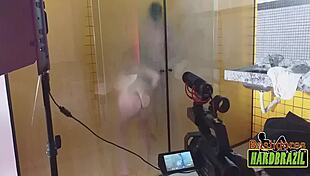 Os Maiores Peitos Do Brasil Nos Vidros Ofuscados Do Banho - Rafaella Denardin - Ed J