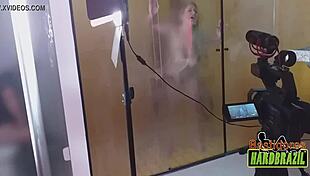 Os Maiores Peitos Do Brasil Nos Vidros Ofuscados Do Banho - Rafaella Denardin - Ed J