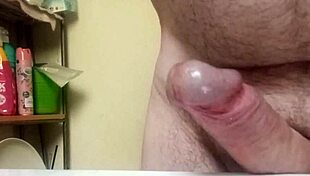 this video of huge ejaculation from monster cock without hands is amazing 💦