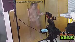 Os Maiores Peitos Do Brasil Nos Vidros Ofuscados Do Banho - Rafaella Denardin - Ed J