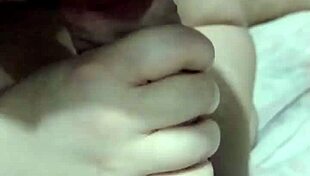 novinha chupando e masturbando com dedo seu comedor segue para ver videos novos todos os dias