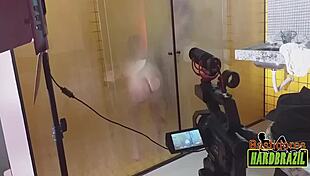 Os Maiores Peitos Do Brasil Nos Vidros Ofuscados Do Banho - Rafaella Denardin - Ed J