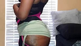 Naejae Twerks Ass, Grinds Pussy Ecstatically