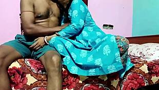 Tengo le grosse tette della moglie sexy, le strofino fino a farla gemere. Poi la scopo duro in full HD - Bengalixxxcouple.